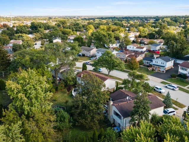 9140 Sycamore Drive, Hickory Hills, IL 60457