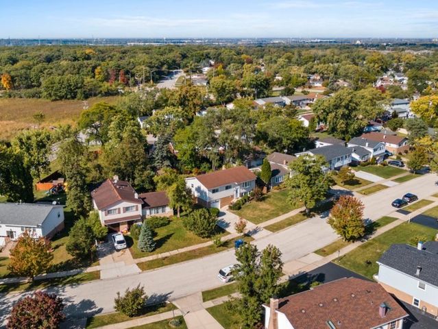 9140 Sycamore Drive, Hickory Hills, IL 60457