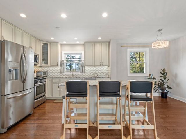 9140 Sycamore Drive, Hickory Hills, IL 60457