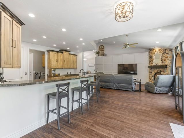 2093 E 9510 S, Sandy, UT 84092