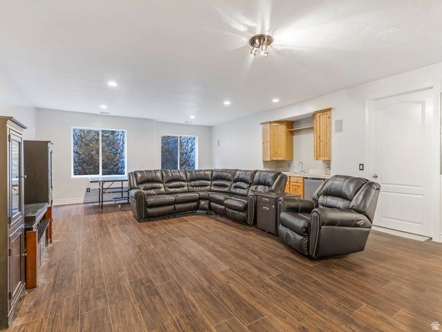 2093 E 9510 S, Sandy, UT 84092