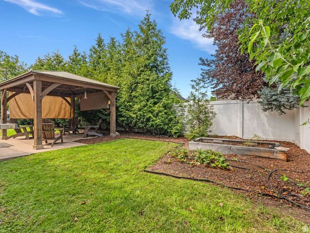 2093 E 9510 S, Sandy, UT 84092