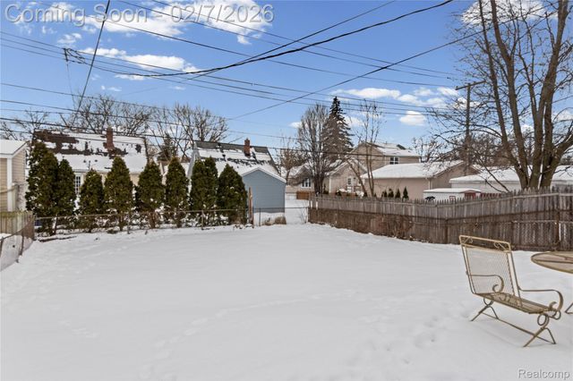 125 Tecumseh Street, Clawson, MI 48017