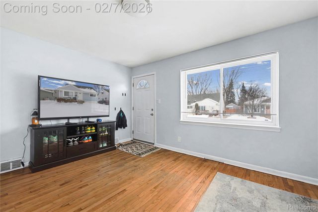 125 Tecumseh Street, Clawson, MI 48017