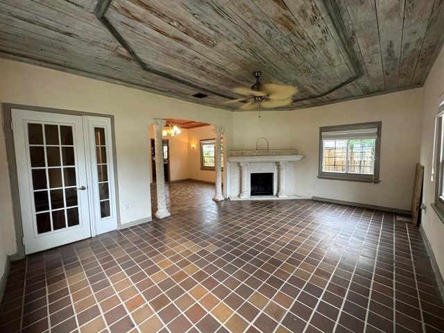 735 Colonial Road, West Palm Beach, FL 33405