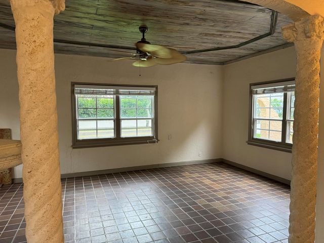 735 Colonial Road, West Palm Beach, FL 33405