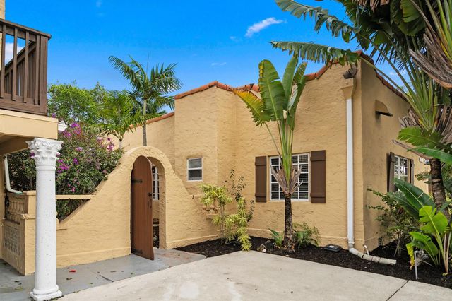 735 Colonial Road, West Palm Beach, FL 33405