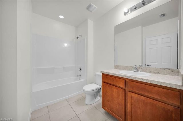 3477 Acapulco CIR, Cape Coral, FL 33909