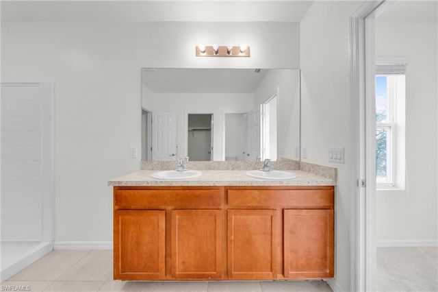 3477 Acapulco CIR, Cape Coral, FL 33909
