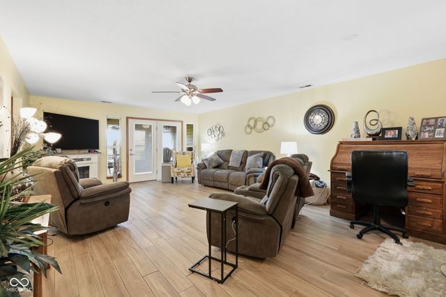 2039 Flamingo Way, Franklin, IN 46131