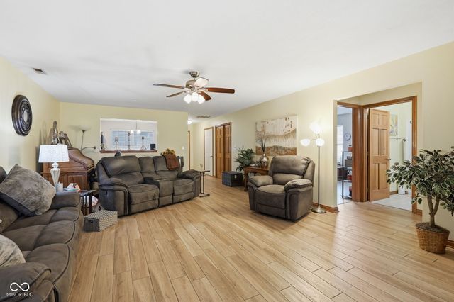 2039 Flamingo Way, Franklin, IN 46131