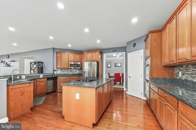 8717 FLOWERING DOGWOOD LN, Lorton, VA 22079