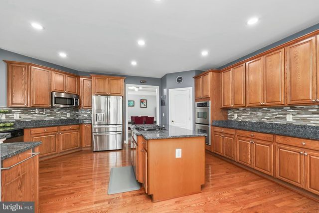 8717 FLOWERING DOGWOOD LN, Lorton, VA 22079