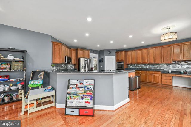 8717 FLOWERING DOGWOOD LN, Lorton, VA 22079