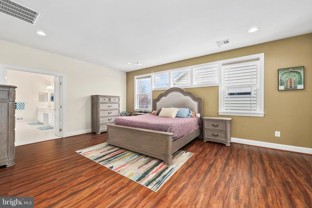 8717 FLOWERING DOGWOOD LN, Lorton, VA 22079