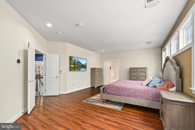 8717 FLOWERING DOGWOOD LN, Lorton, VA 22079