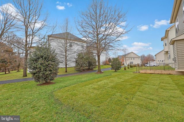 8717 FLOWERING DOGWOOD LN, Lorton, VA 22079