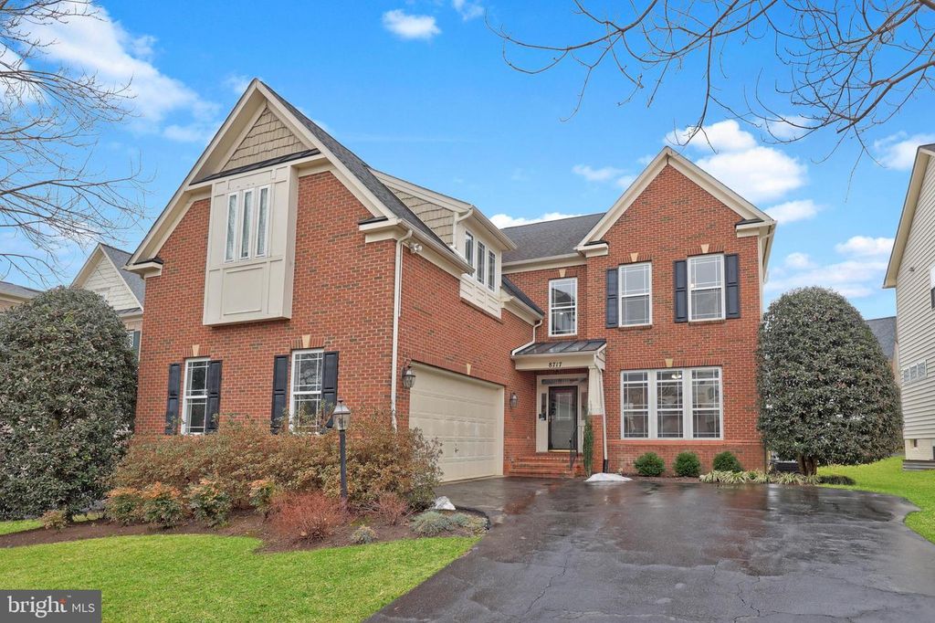 8717 FLOWERING DOGWOOD LN, Lorton, VA 22079