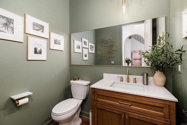 587 Gateway Lane, San Marcos, CA 92078