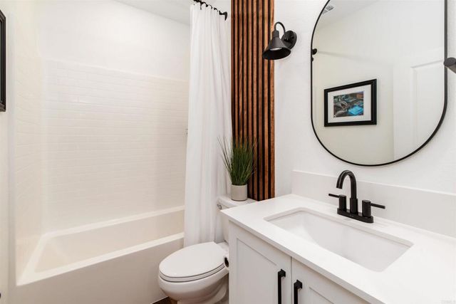 587 Gateway Lane, San Marcos, CA 92078