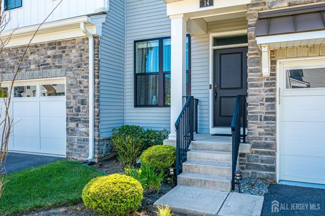 14 Hyacinth Lane, Monroe, NJ 08831