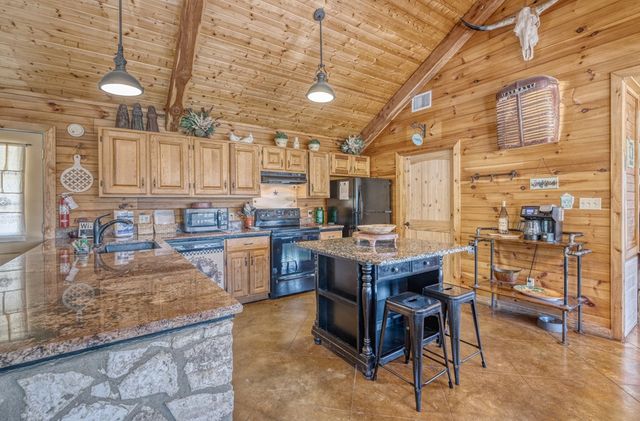 416 Canyon Oaks Dr, Concan, TX 78838