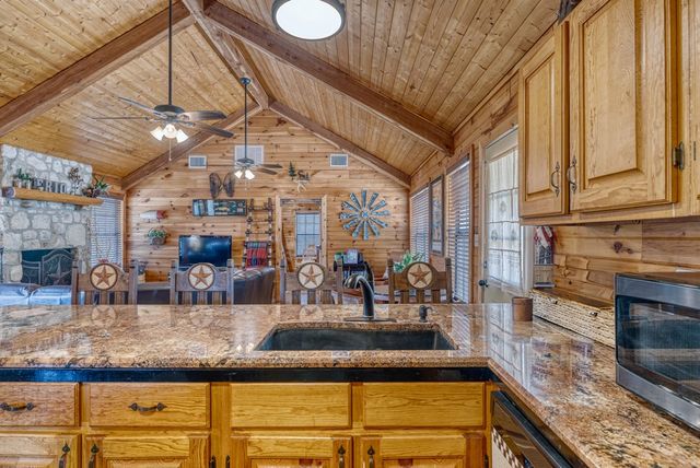 416 Canyon Oaks Dr, Concan, TX 78838