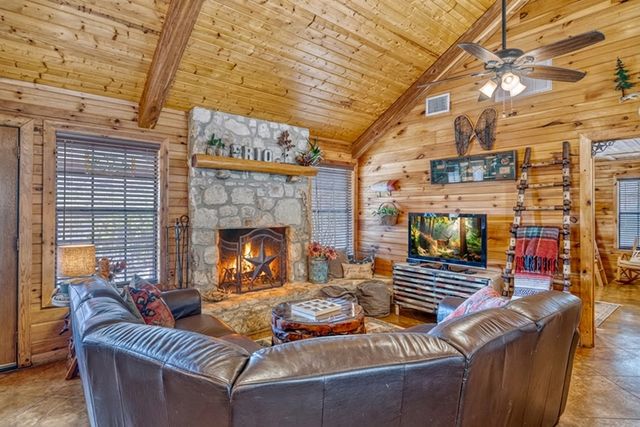 416 Canyon Oaks Dr, Concan, TX 78838