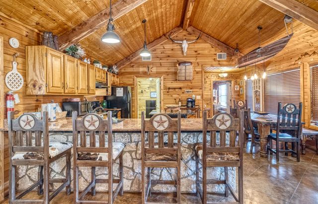 416 Canyon Oaks Dr, Concan, TX 78838