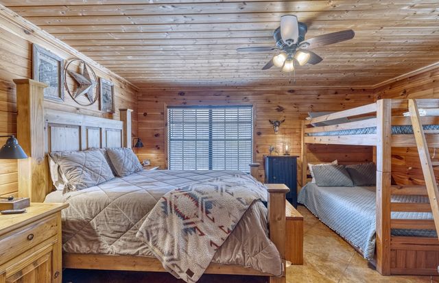 416 Canyon Oaks Dr, Concan, TX 78838