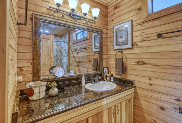 416 Canyon Oaks Dr, Concan, TX 78838