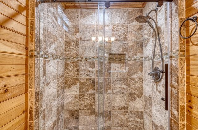 416 Canyon Oaks Dr, Concan, TX 78838