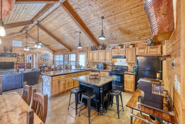 416 Canyon Oaks Dr, Concan, TX 78838