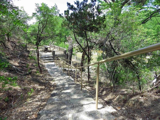 416 Canyon Oaks Dr, Concan, TX 78838