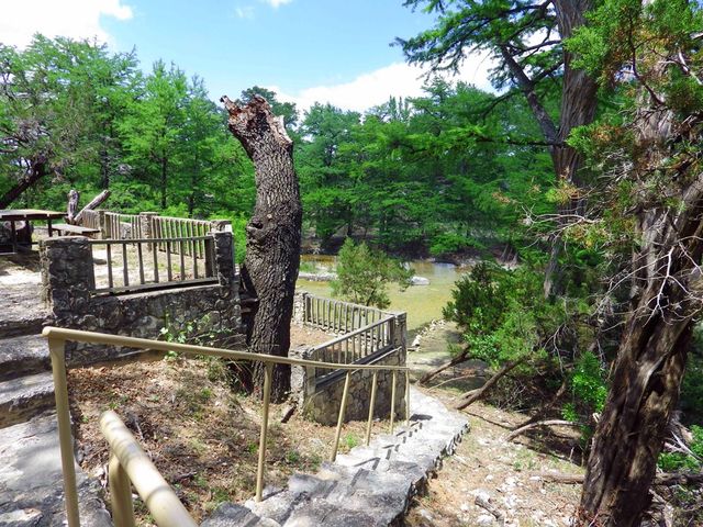 416 Canyon Oaks Dr, Concan, TX 78838