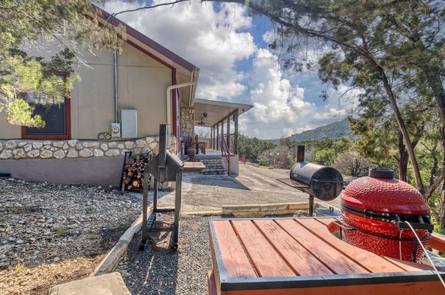 416 Canyon Oaks Dr, Concan, TX 78838