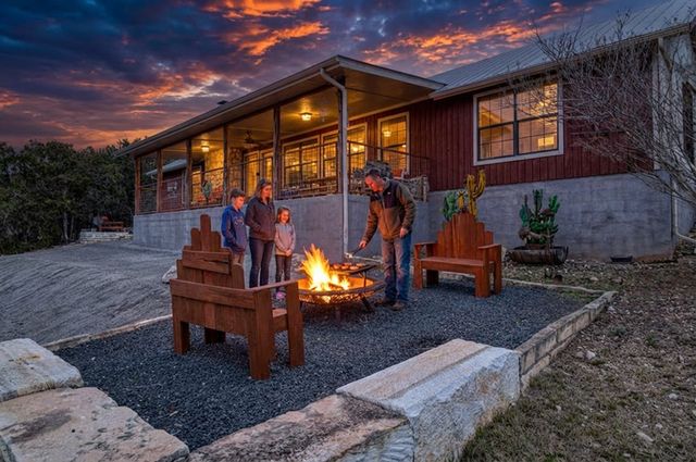 416 Canyon Oaks Dr, Concan, TX 78838