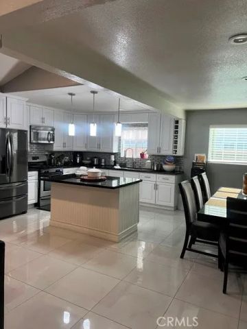 1191 Mountain View, Colton, CA 92324