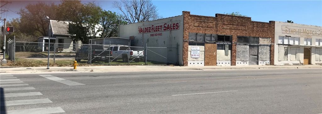 310,306,302, Staples St, Corpus Christi, TX 78401