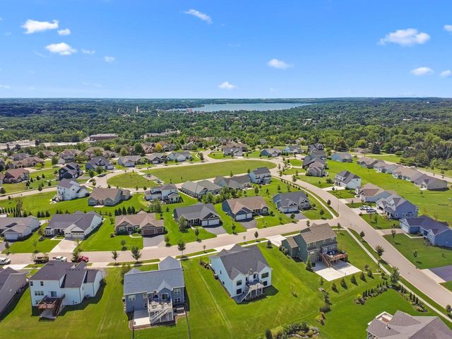 555 N Boulder Ridge DRIVE, Lake Geneva, WI 53147