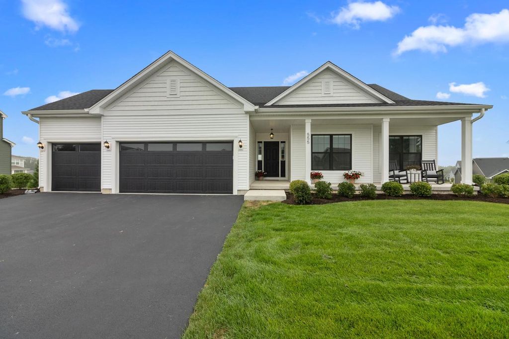 555 N Boulder Ridge DRIVE, Lake Geneva, WI 53147