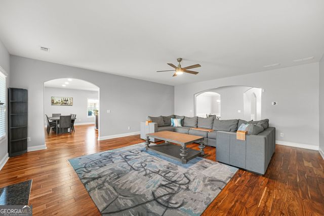 3831 Lake Haven Way, Atlanta, GA 30331