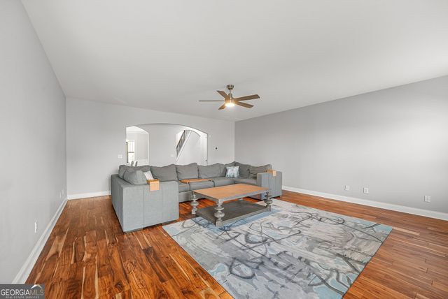3831 Lake Haven Way, Atlanta, GA 30331