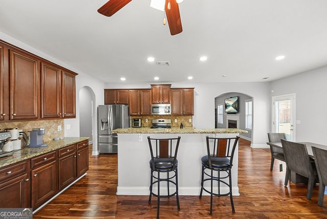 3831 Lake Haven Way, Atlanta, GA 30331