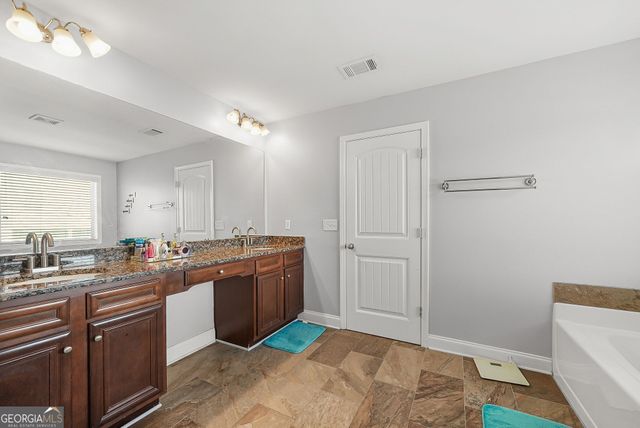 3831 Lake Haven Way, Atlanta, GA 30331