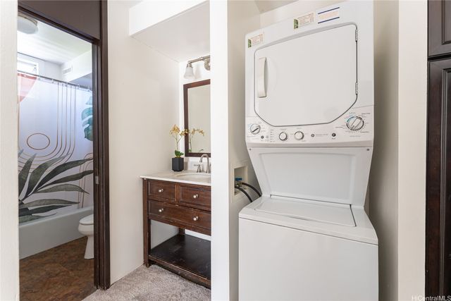 909 Ala Nanala Street 503, Honolulu, HI 96818