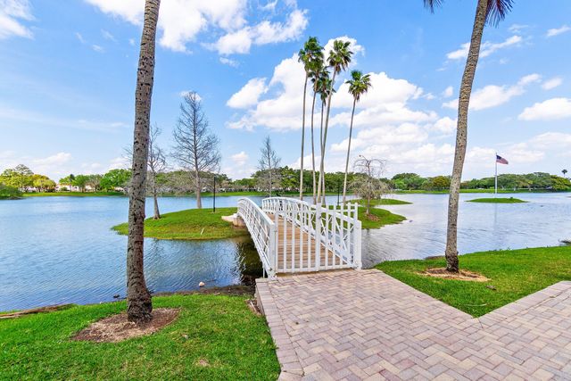 10616 Wheelhouse Circle, Boca Raton, FL 33428