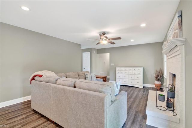 7998 Roaring Springs RD, Gloucester, VA 23061