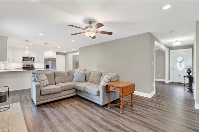7998 Roaring Springs RD, Gloucester, VA 23061
