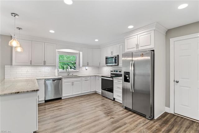 7998 Roaring Springs RD, Gloucester, VA 23061